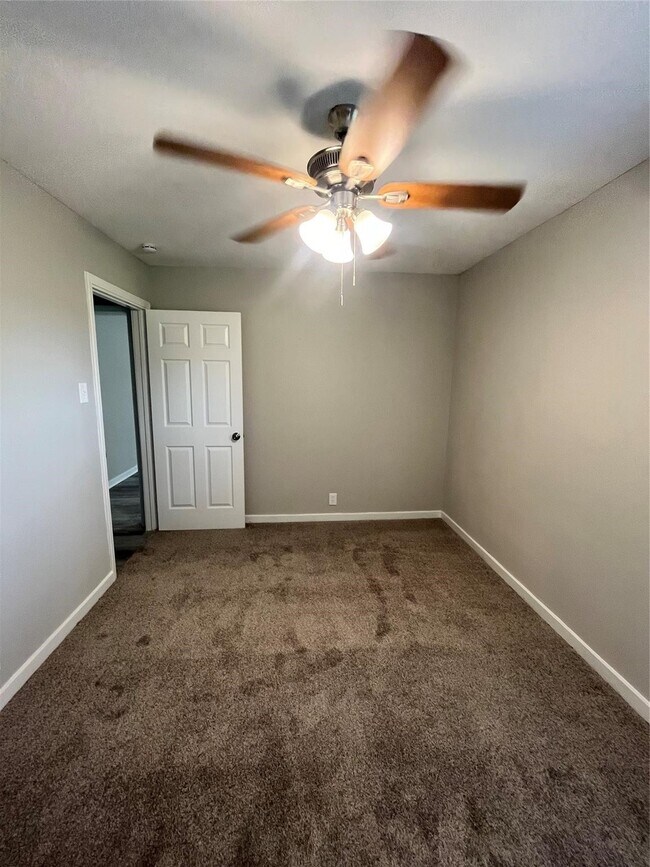 Building Photo - 1001 Mac Dr