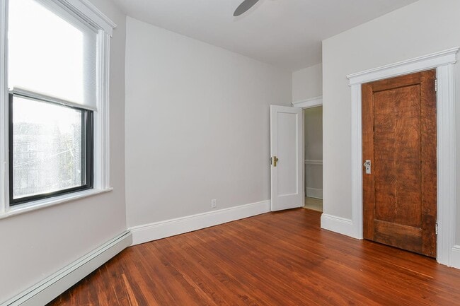 Building Photo - 722 27th St