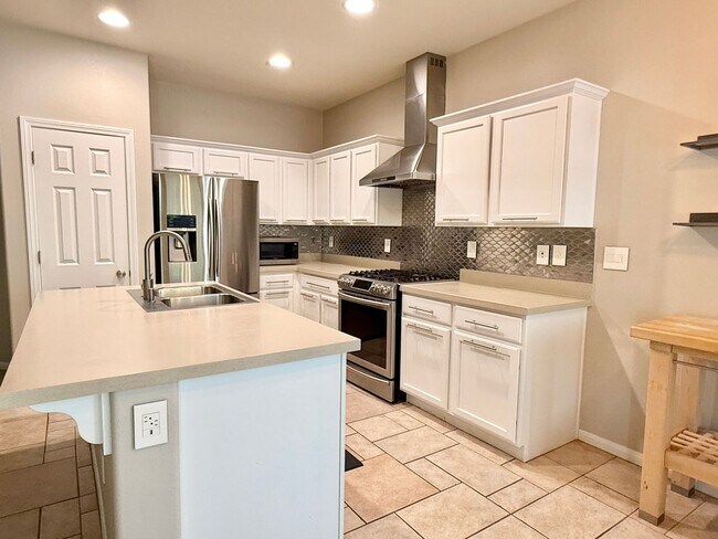 Building Photo - MOVE IN SPECIAL! FIRST TWO WEEKS RENT FREE...