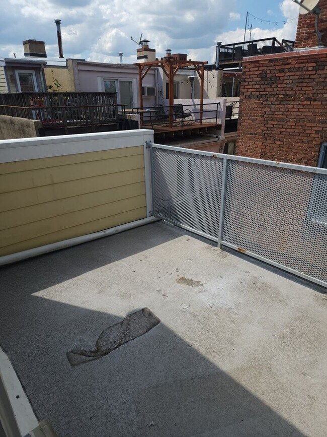 Building Photo - 4 E Henrietta St