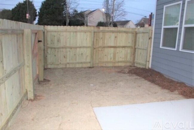 Building Photo - 200 Turner Ln