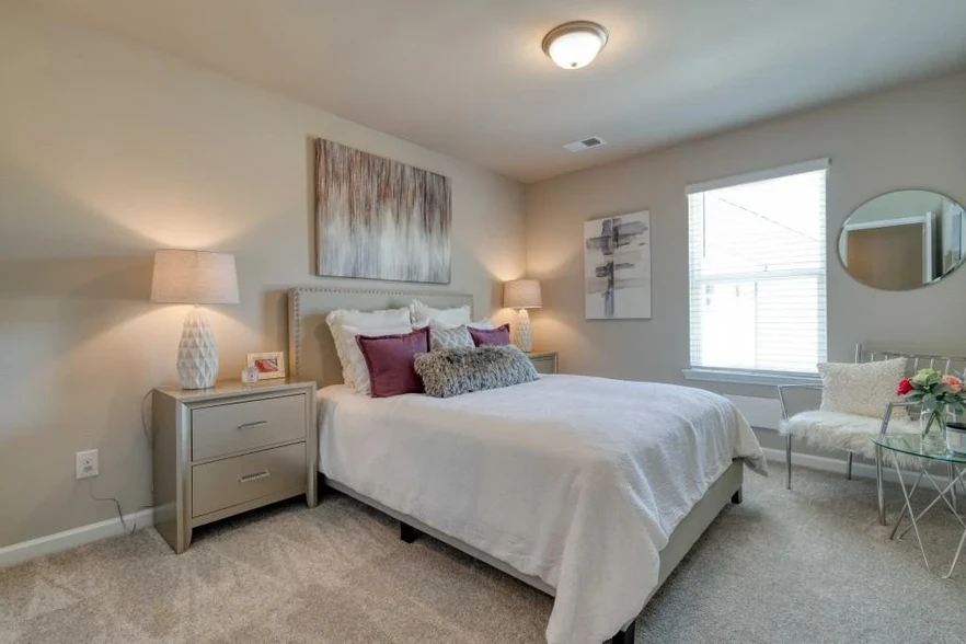 Master BR - 5203 Upper Elm St