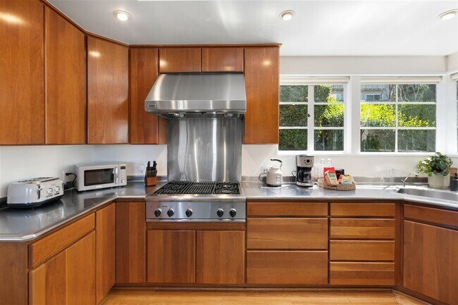 Building Photo - 180 St Germain Ave