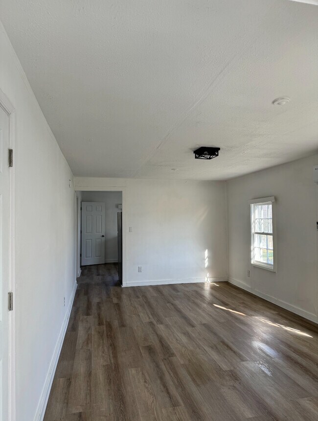 Building Photo - 111 M T Holt Ave
