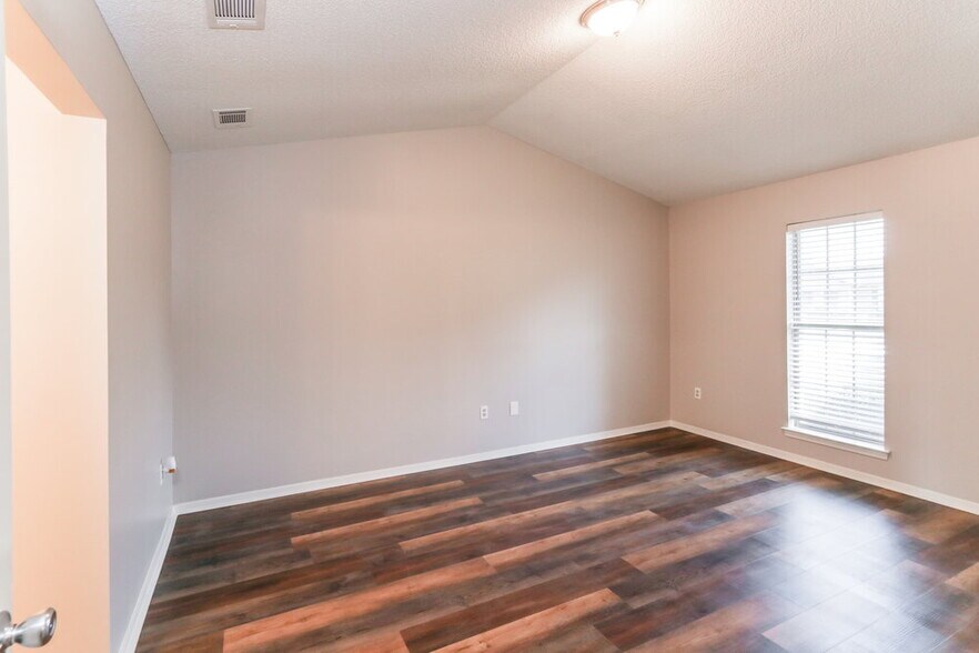 Building Photo - 10326 Curtis Dr