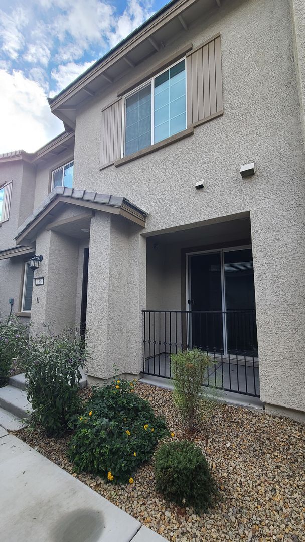 Building Photo - 3 Bedroom 2.5 Bath Townhouse