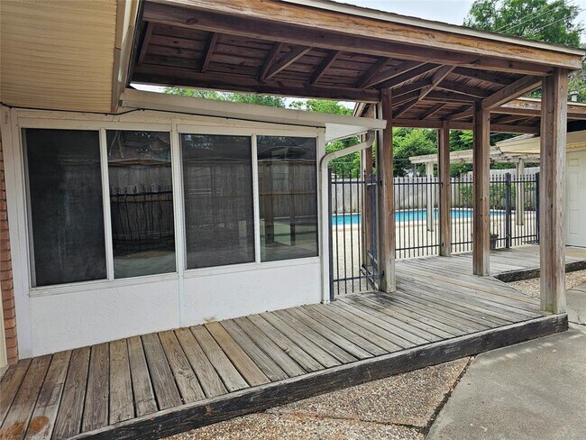 Building Photo - 3519 Latma Dr