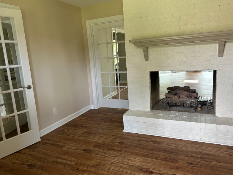 Building Photo - 412 Oak Ridge Dr
