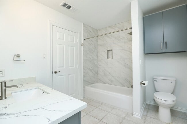 Building Photo - 1715 Cottage Landing Ln