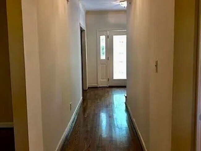 Building Photo - Spacious 3100 sq ft 3 bedroom 2 bath home on over 1.5 acres in Oak Ridge, NC