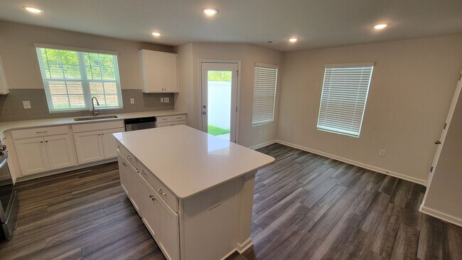 Building Photo - 3 bed, 2.5 Bath Townhome Available in Reid...