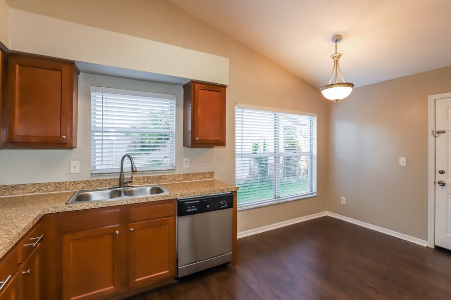 Building Photo - 1717 Tarah Trace Dr