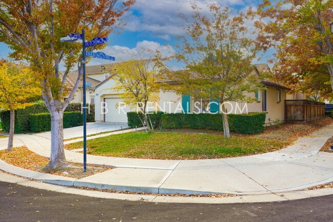 Building Photo - Wicklund Village: Charming 4-Bed Single St...