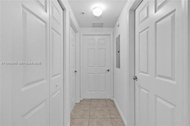 Building Photo - 888 Douglas Rd