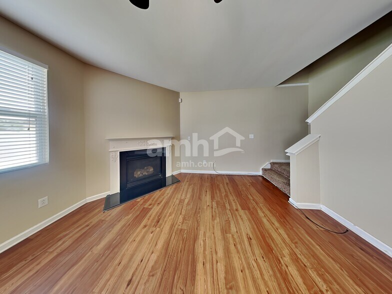 Building Photo - 1023 Yellow Bee Rd