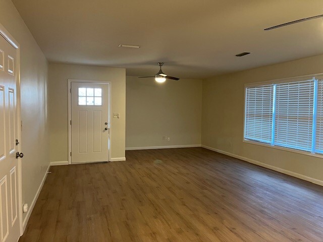 Building Photo - 8784 Par Ln