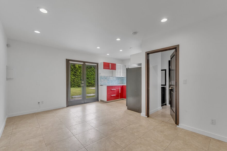 Building Photo - 4925 Nagle Ave