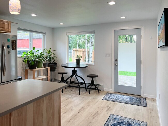 Building Photo - 1008 Wilshire Ave