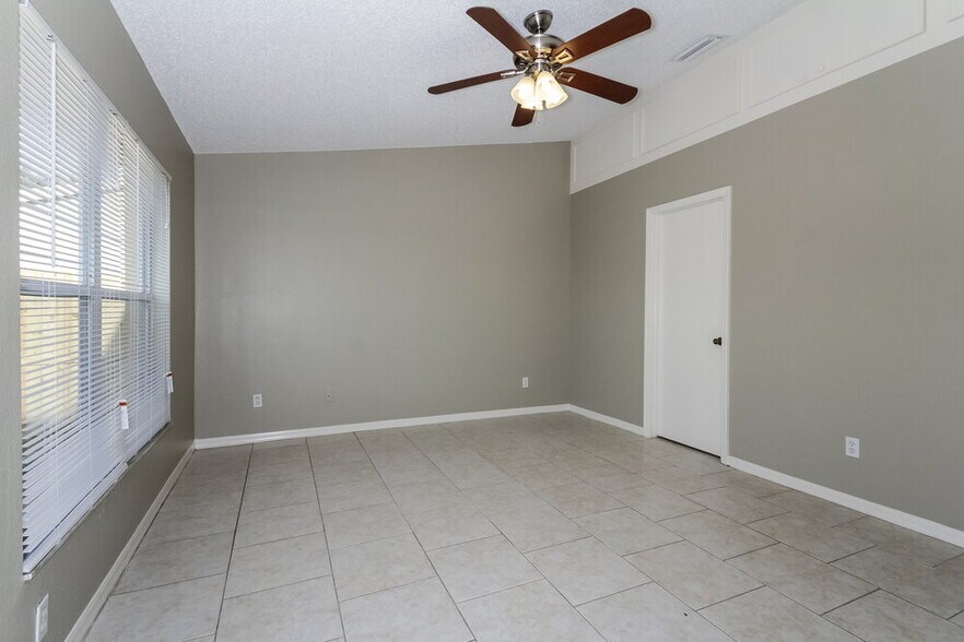 Building Photo - 12515 Midpointe Dr