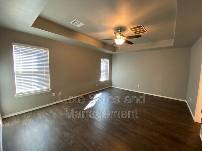Building Photo - 7804 Meadow Lake Dr