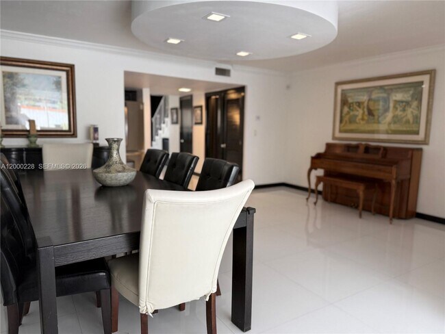 Building Photo - 13505 NE 23rd Ct