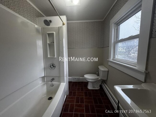 Building Photo - 26 Waterville Rd