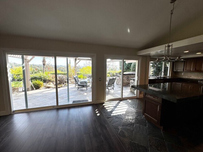 Building Photo - Stunning Mission Viejo home with a View