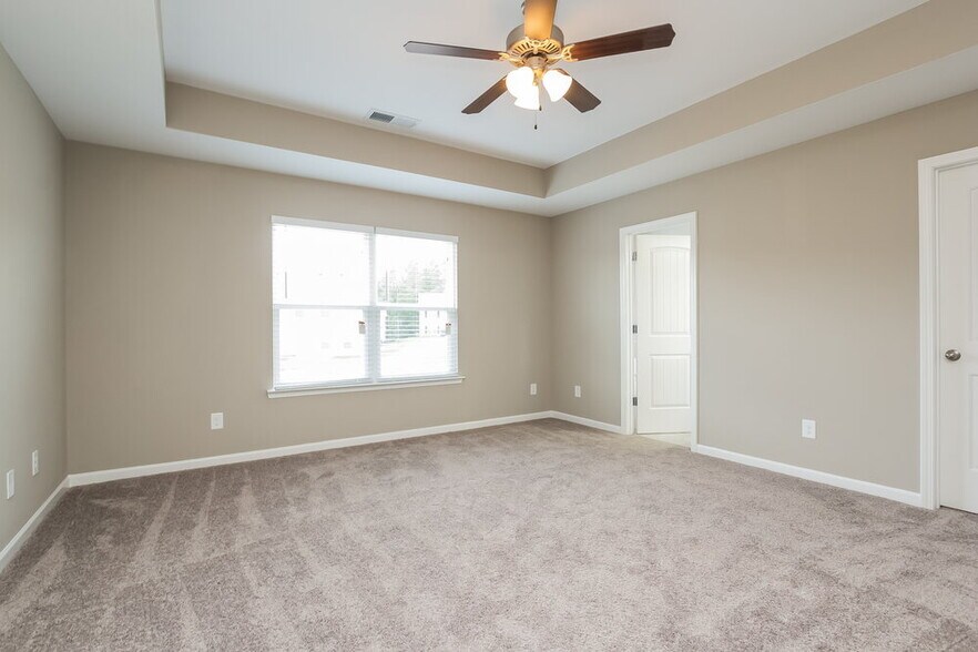 Building Photo - 737 Fieldcrest Dr