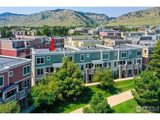 Building Photo - Bright & Beautiful 2-Level Condo in NoBo, available June 5th