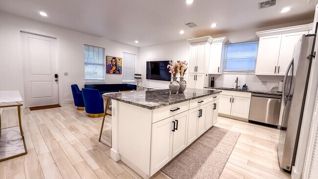 Building Photo - 214 C St