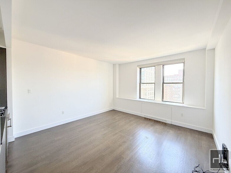Building Photo - Sun filled Studio on a high floor - WEST E...