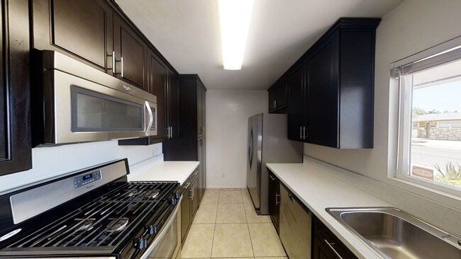 Building Photo - 5BD/3BA on Tipton!! Great Backyard w Patio!! (Lease out, pending signatures. Check back in a few ...