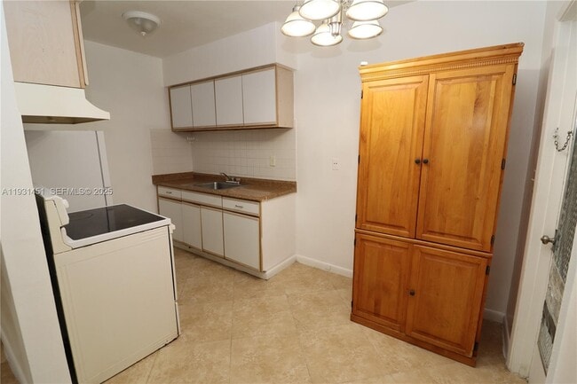 Building Photo - 1708 N 16th Ave