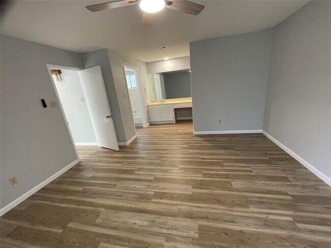 Building Photo - 8306 Hanbridge Ln