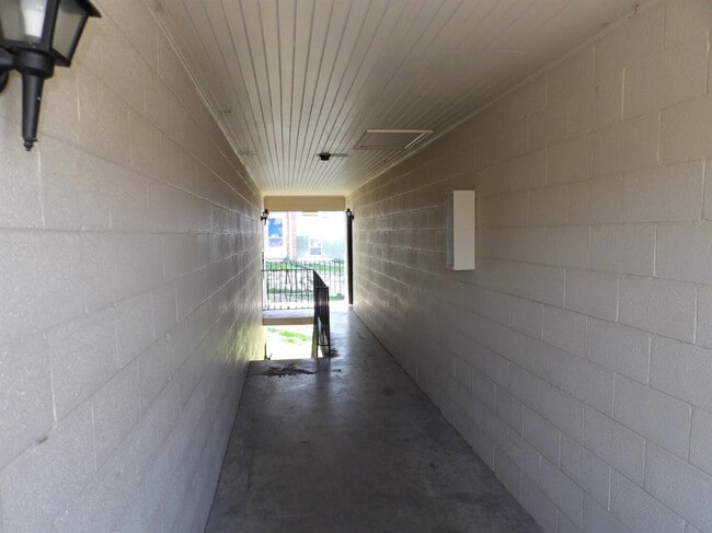 Building Photo - 720 Woodland Ave