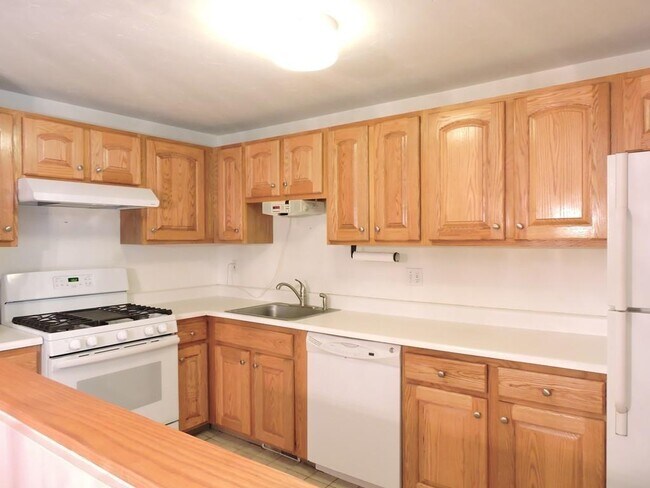 Building Photo - 360 Littleton Rd