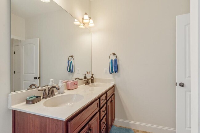 Building Photo - Gorgeous Wake Forest Home!