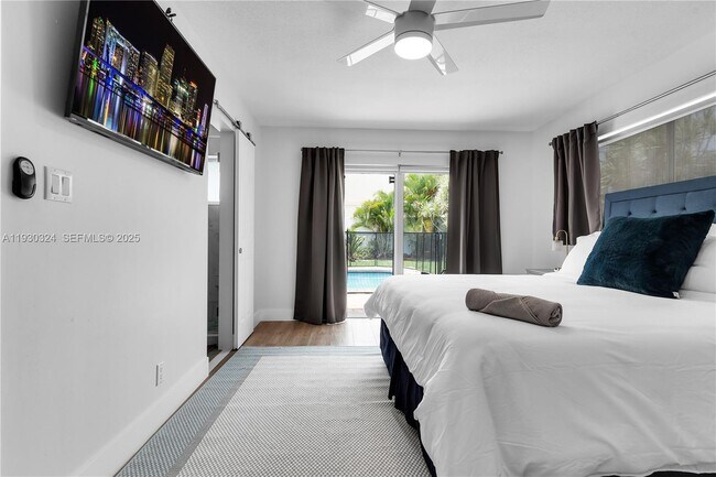 Building Photo - 617 NW 30th Ct