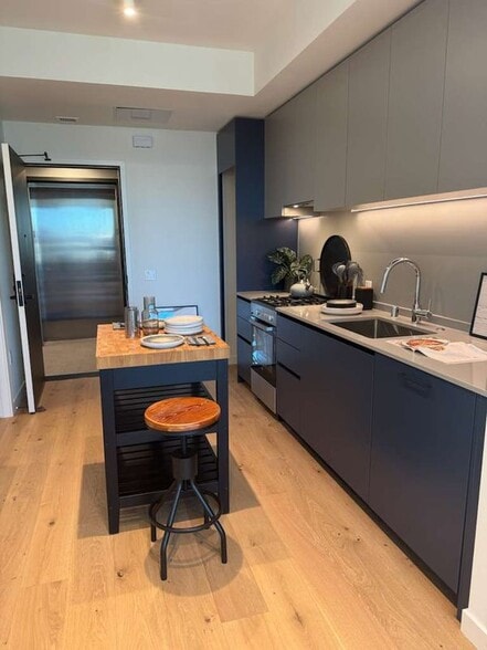 Building Photo - 395 6th St