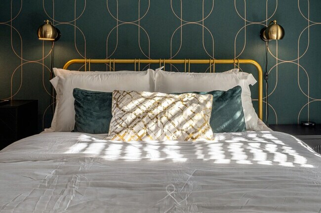 Building Photo - 309 King William St