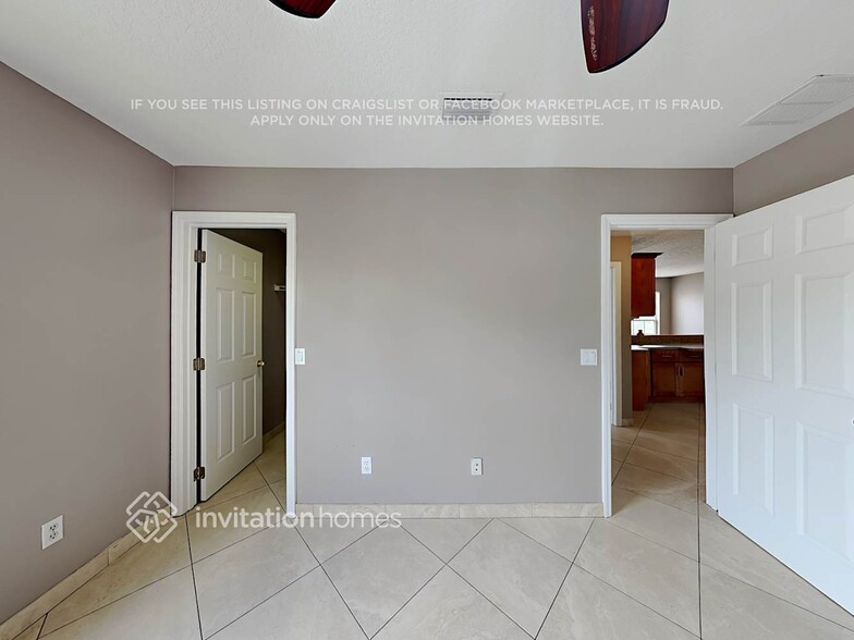 Building Photo - 9761 Oak Crest Rd