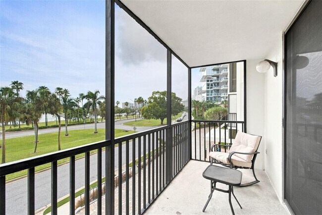 Building Photo - 707 S Gulfstream Ave