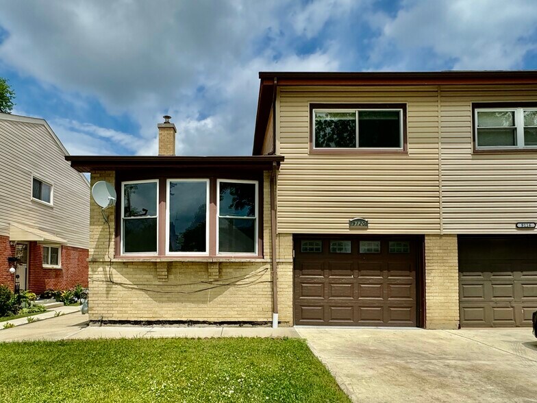 Primary Photo - 9120 Hollyberry Ave