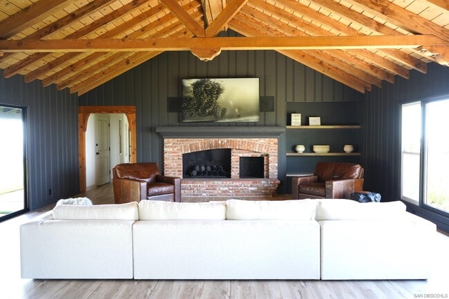 Building Photo - 7362 Brodiaea Way
