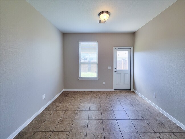 Building Photo - 6535 Dayridge Ln
