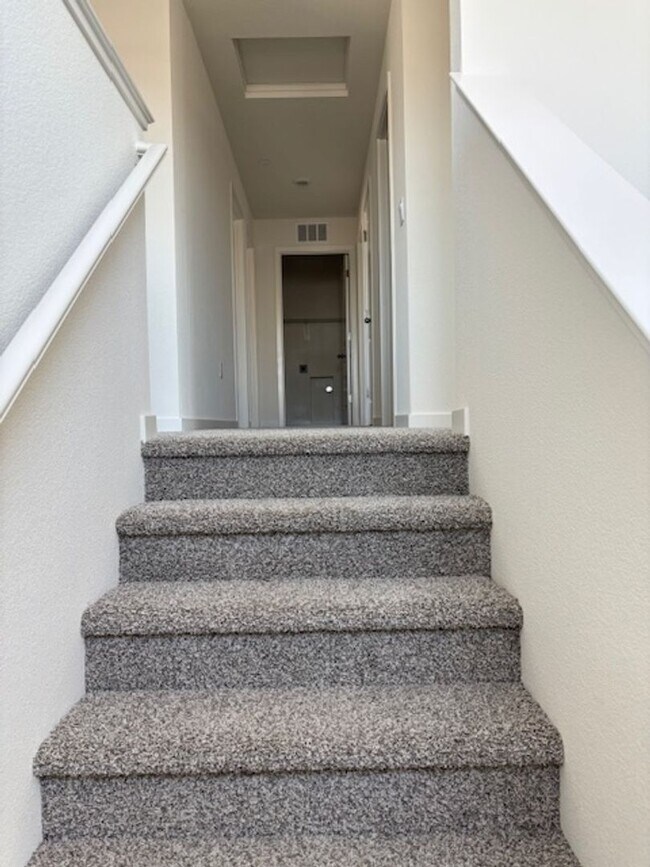 Building Photo - Brand New DR Horton Smart Home with 5 Bedr...