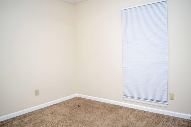 Building Photo - 1615 Woodmere Loop