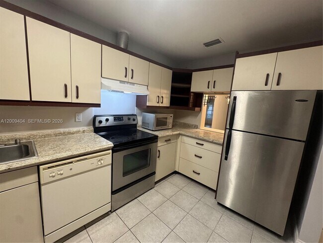 Building Photo - 1140 NW 85th Ave