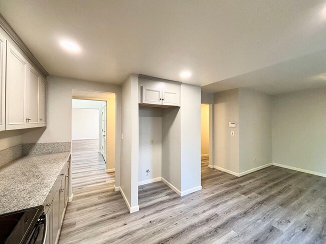 Building Photo - N. Merced: $2279 4 bedroom 2.5 bath home n...