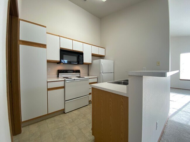 Building Photo - 145 N 18th E St